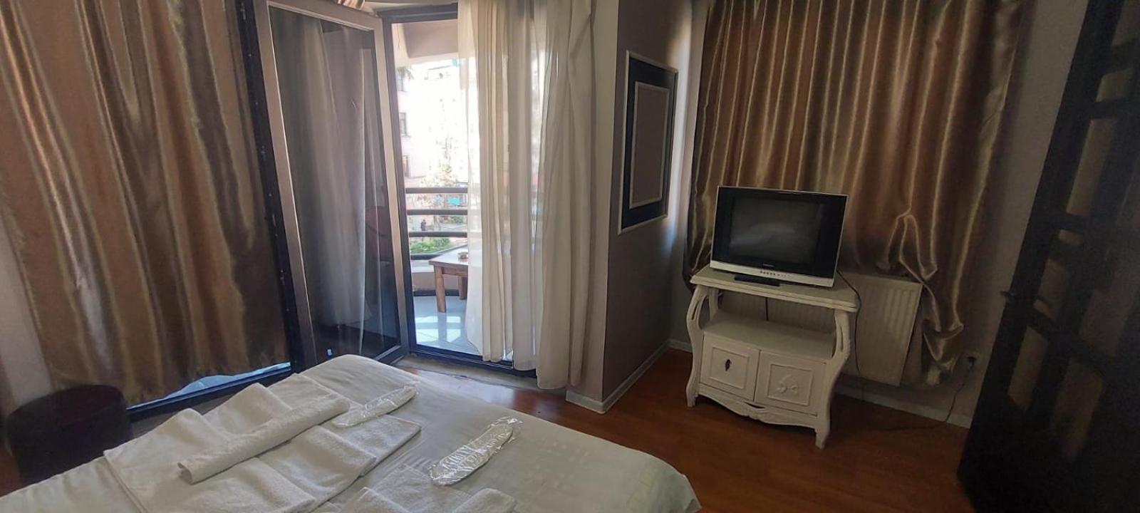 Metrepol Hotel バトゥーミ エクステリア 写真