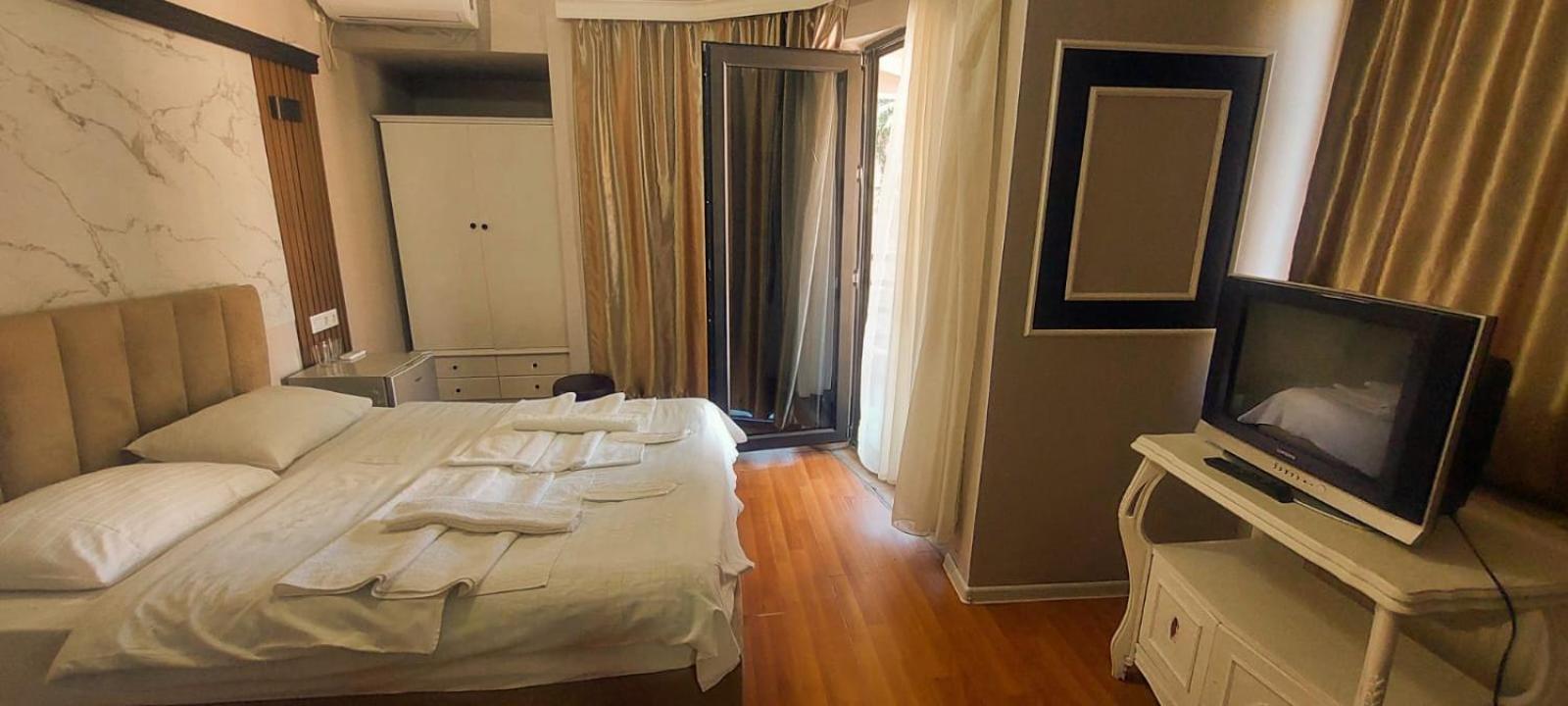 Metrepol Hotel バトゥーミ エクステリア 写真