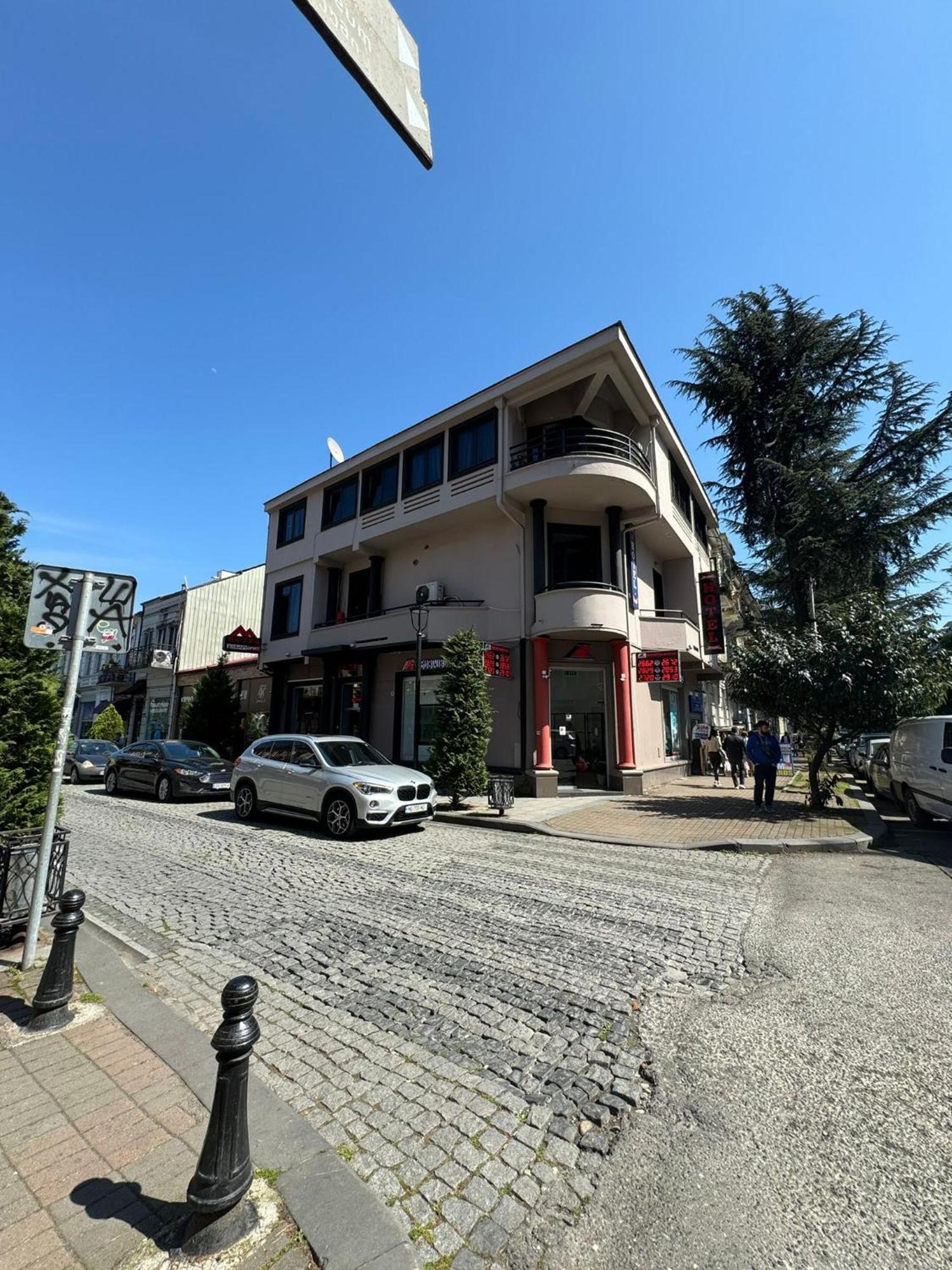 Metrepol Hotel バトゥーミ エクステリア 写真