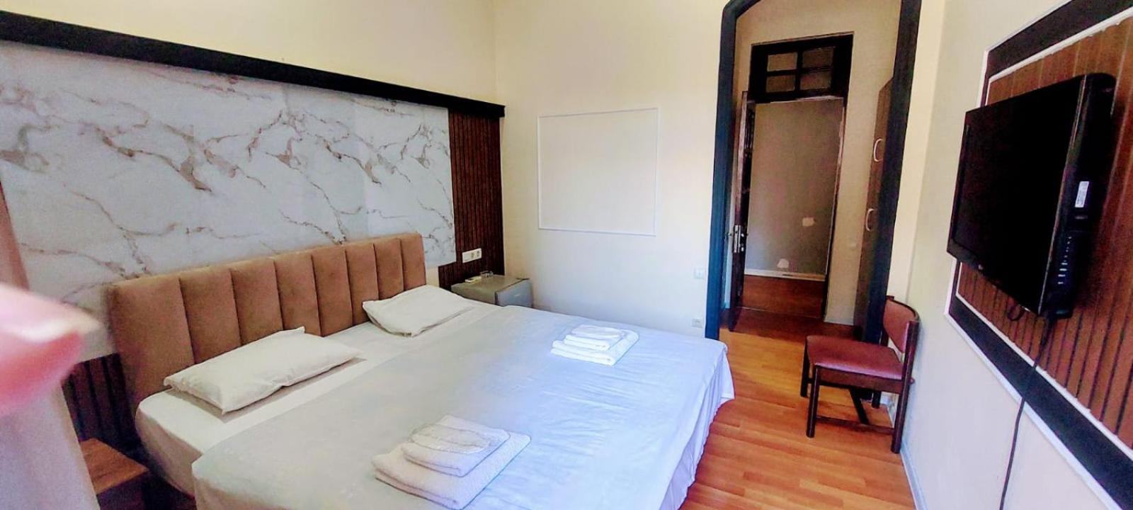Metrepol Hotel バトゥーミ エクステリア 写真