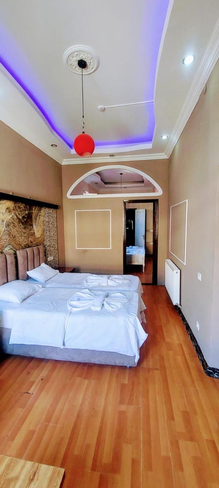 Metrepol Hotel バトゥーミ エクステリア 写真